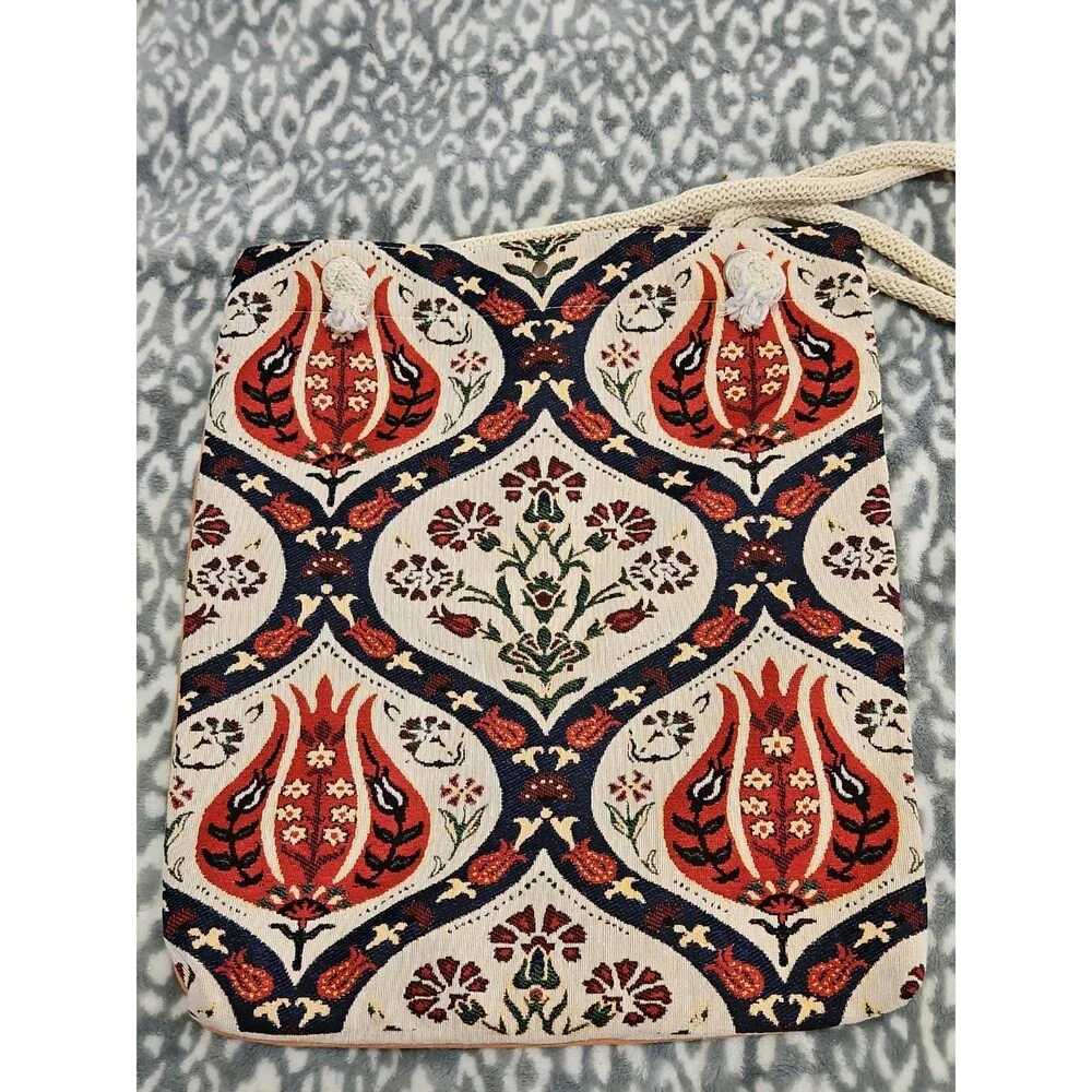 Traditional Turkish Tulip Pattern Tapestry Tote Bag Red & White NWOT